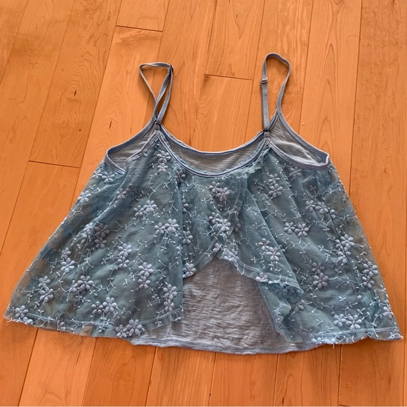 Lace back cami top - Hollister Size Small - Picture 5 of 7